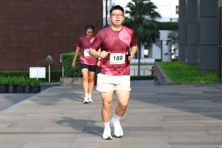 Race photo from Assurance Fun Run 2024