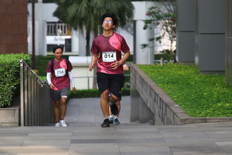 Race photo from Assurance Fun Run 2024