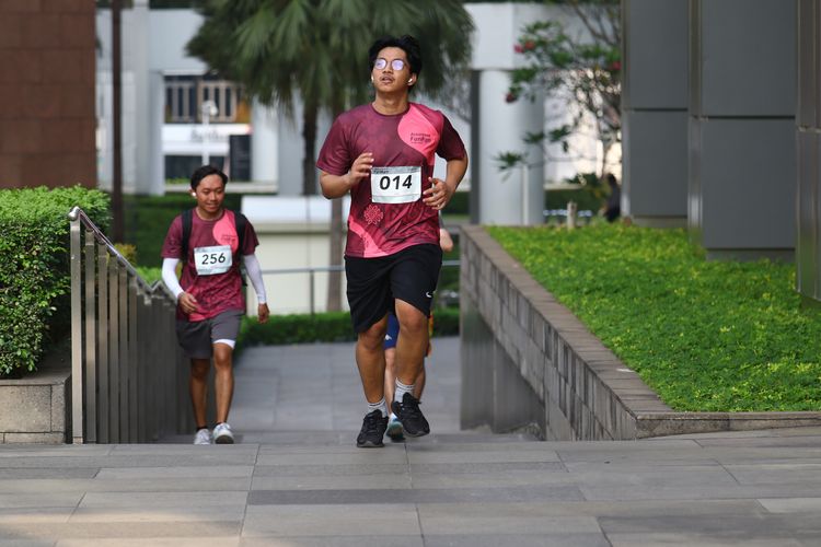 Race photo from Assurance Fun Run 2024