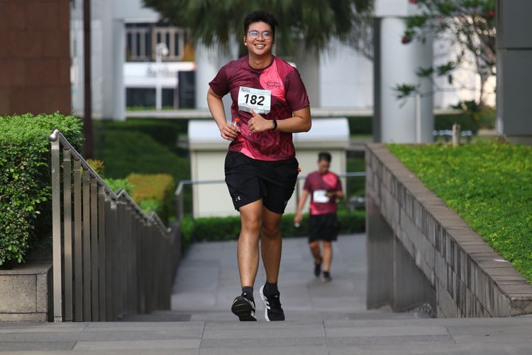 Race photo from Assurance Fun Run 2024