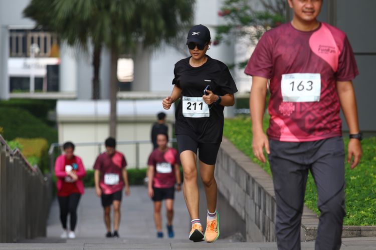 Race photo from Assurance Fun Run 2024