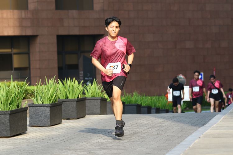 Race photo from Assurance Fun Run 2024