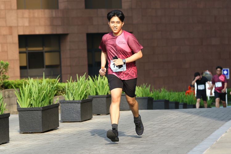 Race photo from Assurance Fun Run 2024
