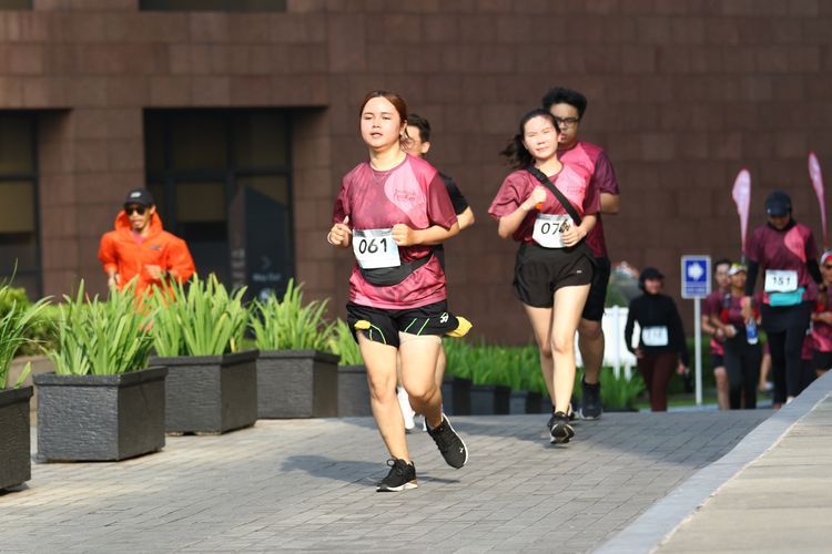 Race photo from Assurance Fun Run 2024