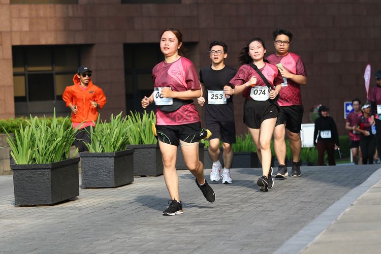 Race photo from Assurance Fun Run 2024