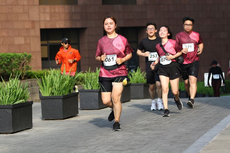 Race photo from Assurance Fun Run 2024