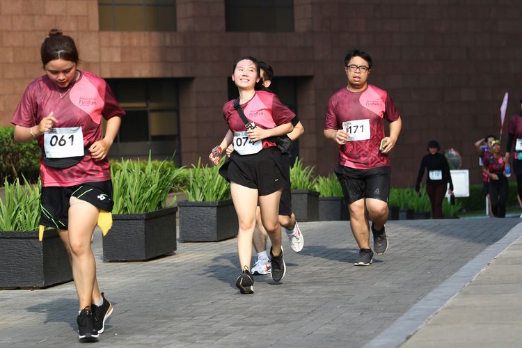 Race photo from Assurance Fun Run 2024