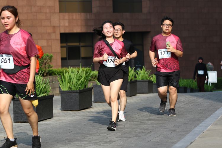 Race photo from Assurance Fun Run 2024