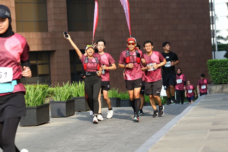 Race photo from Assurance Fun Run 2024