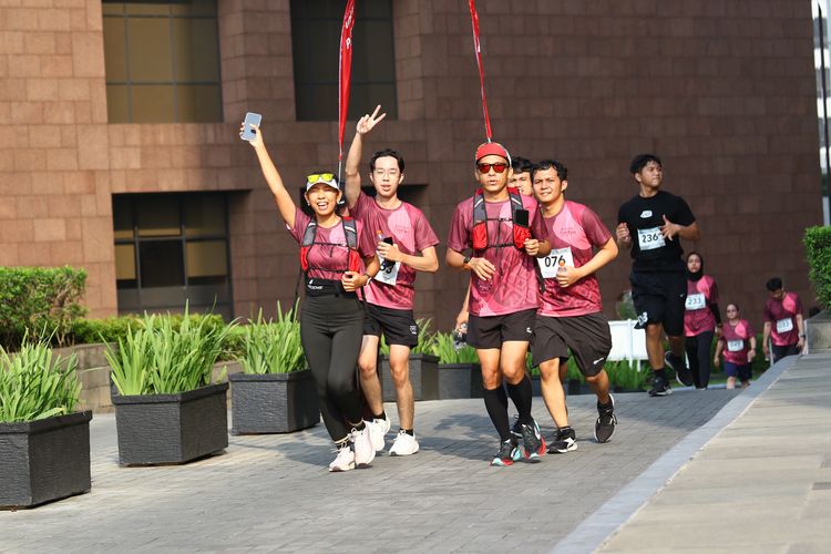 Race photo from Assurance Fun Run 2024