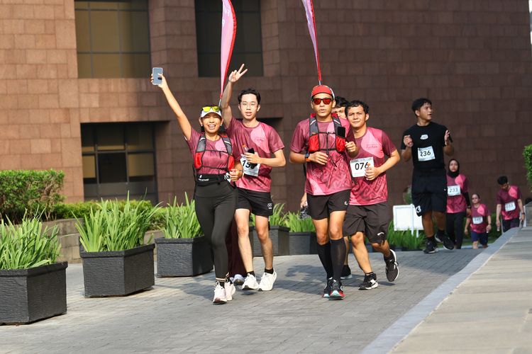Race photo from Assurance Fun Run 2024