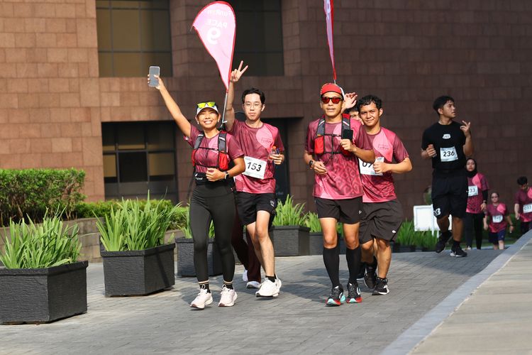 Race photo from Assurance Fun Run 2024