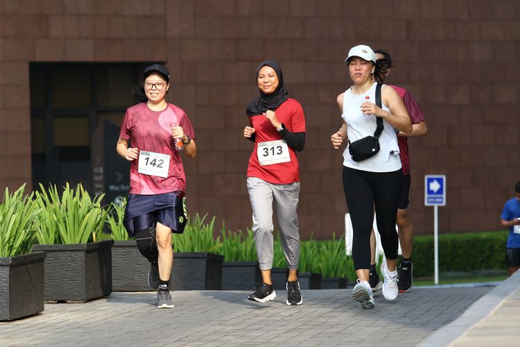 Race photo from Assurance Fun Run 2024