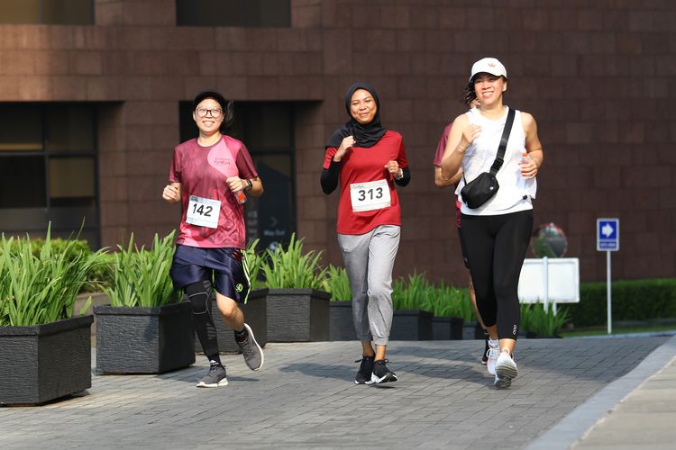 Race photo from Assurance Fun Run 2024