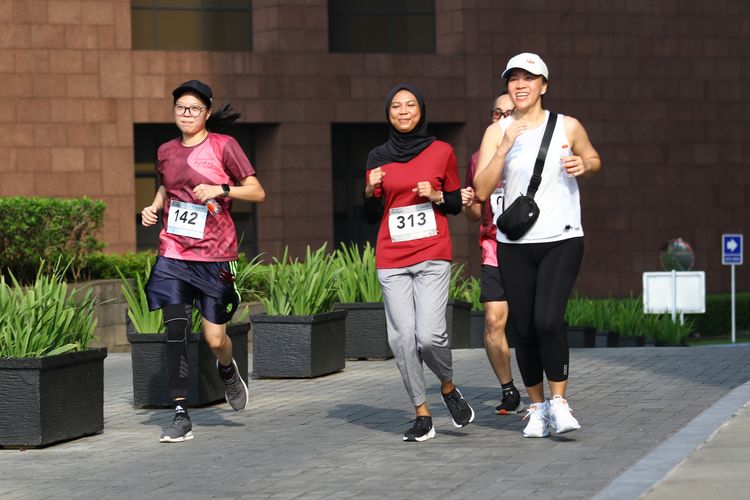 Race photo from Assurance Fun Run 2024