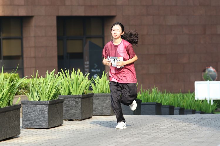 Race photo from Assurance Fun Run 2024