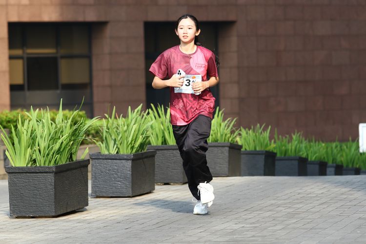 Race photo from Assurance Fun Run 2024