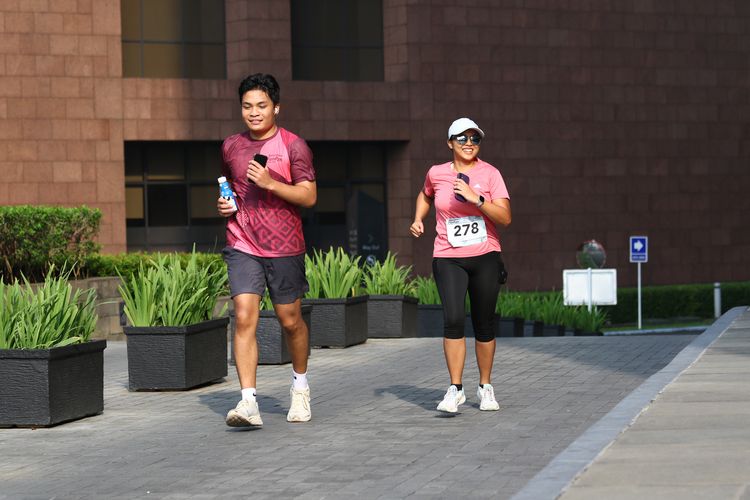Race photo from Assurance Fun Run 2024
