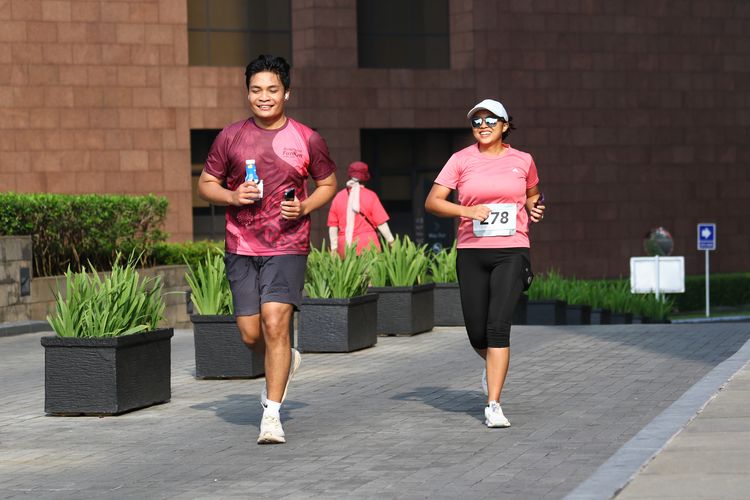 Race photo from Assurance Fun Run 2024