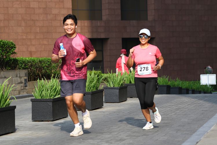 Race photo from Assurance Fun Run 2024