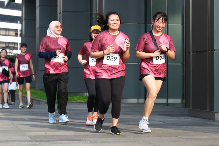 Race photo from Assurance Fun Run 2024