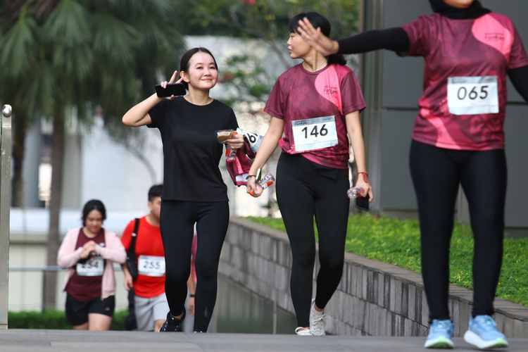 Race photo from Assurance Fun Run 2024