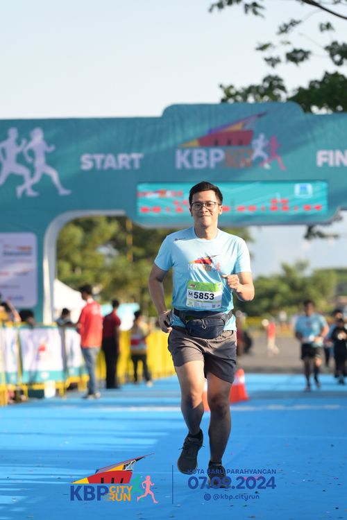 Race photo from KBP City Run 2024