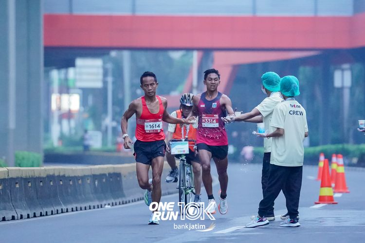 Race photo from ONE RUN 10 K