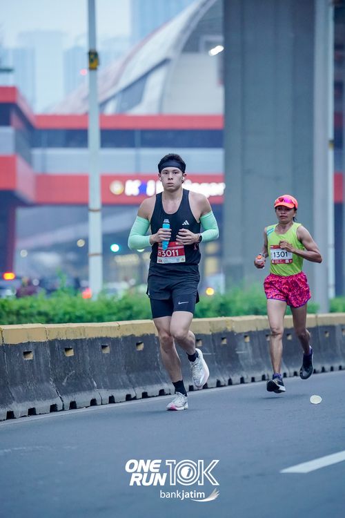 Race photo from ONE RUN 10 K