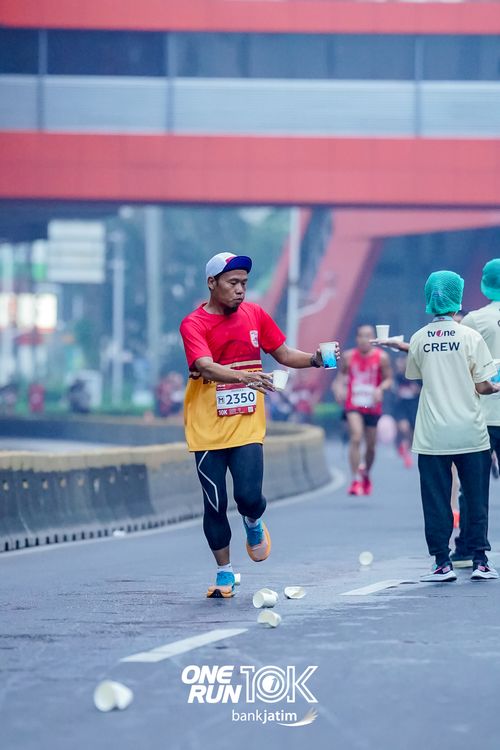 Race photo from ONE RUN 10 K