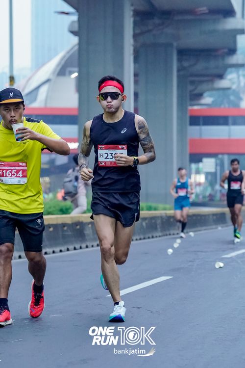 Race photo from ONE RUN 10 K