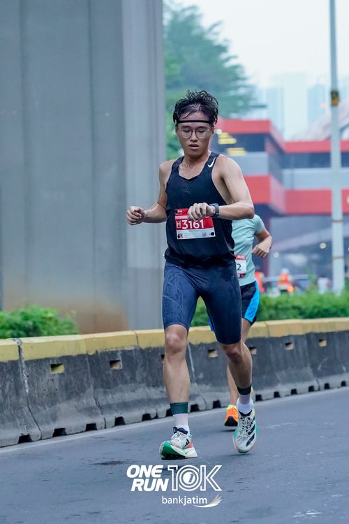 Race photo from ONE RUN 10 K