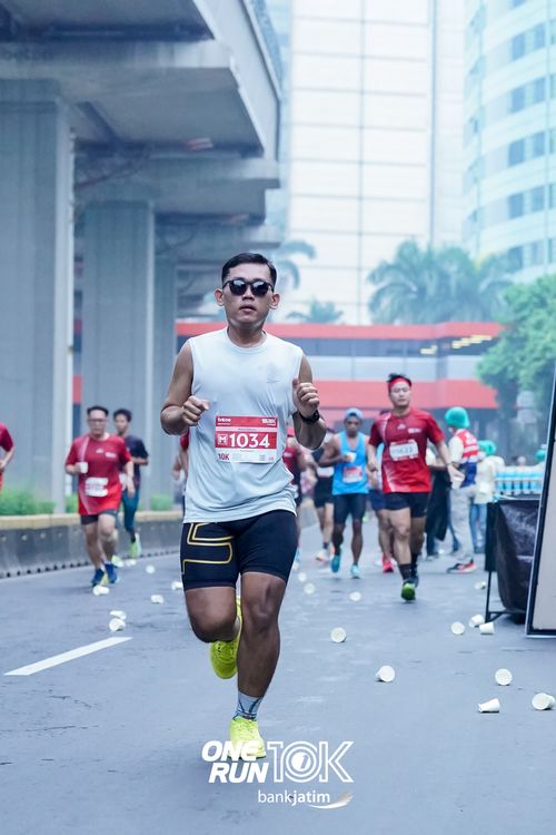 Race photo from ONE RUN 10 K