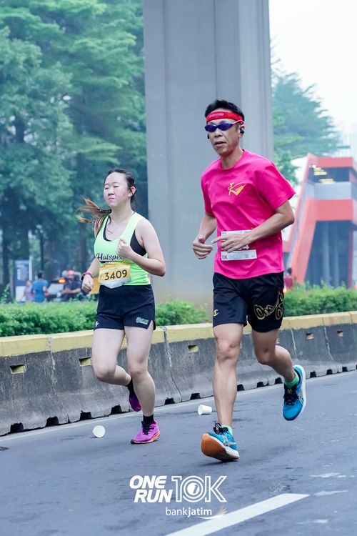 Race photo from ONE RUN 10 K
