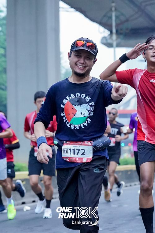 Race photo from ONE RUN 10 K