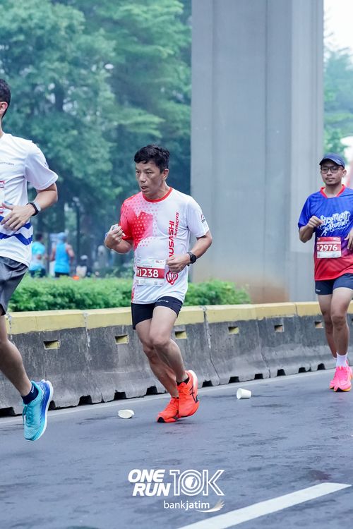Race photo from ONE RUN 10 K
