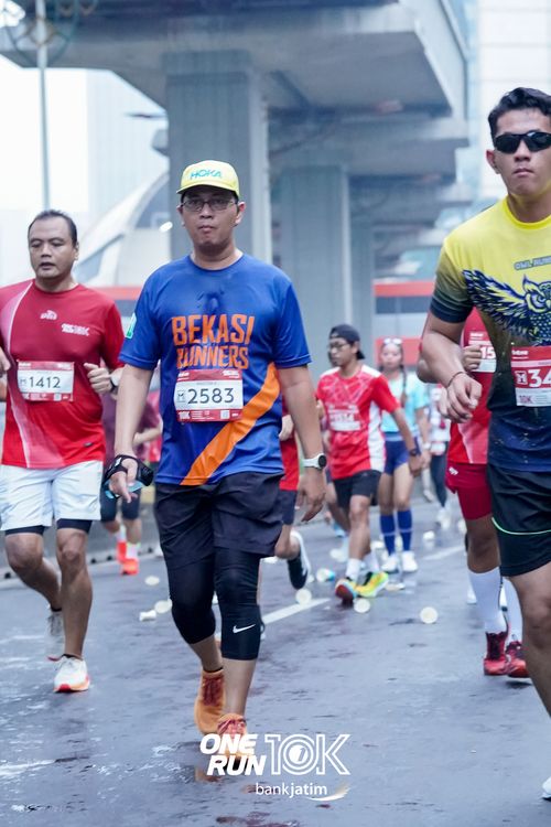 Race photo from ONE RUN 10 K