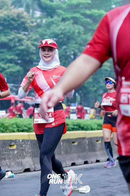 Race photo from ONE RUN 10 K