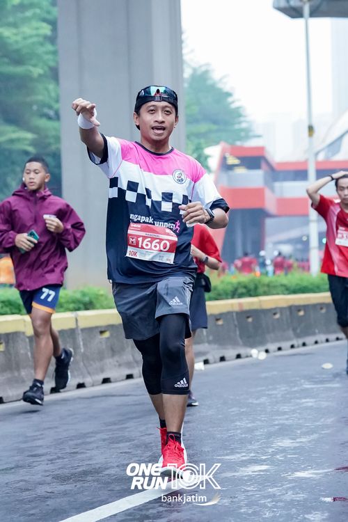 Race photo from ONE RUN 10 K