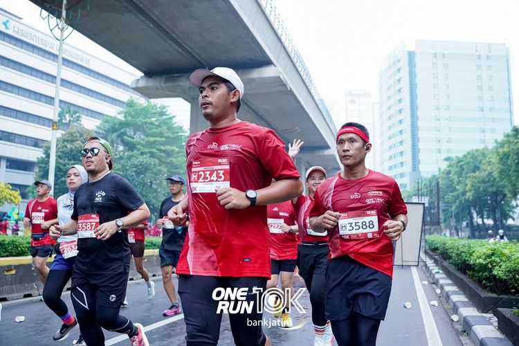 Race photo from ONE RUN 10 K
