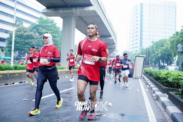 Race photo from ONE RUN 10 K