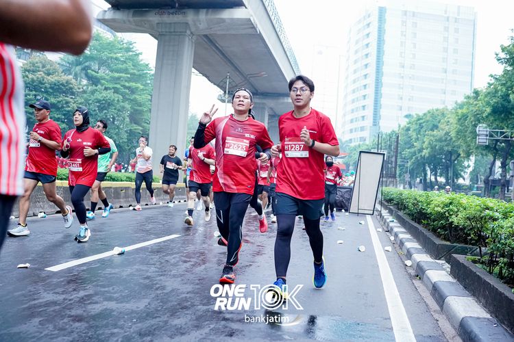 Race photo from ONE RUN 10 K