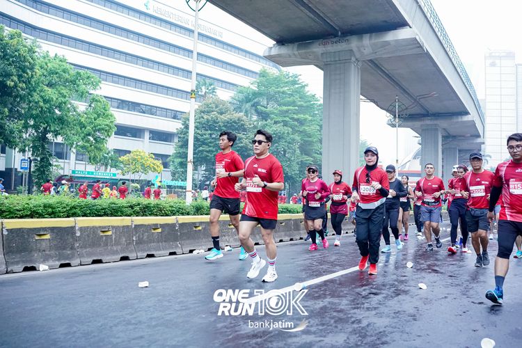 Race photo from ONE RUN 10 K