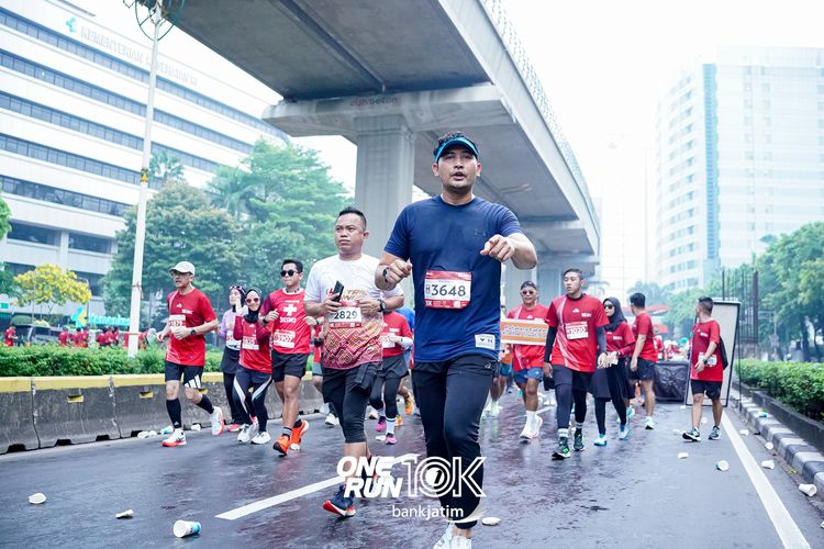 Race photo from ONE RUN 10 K