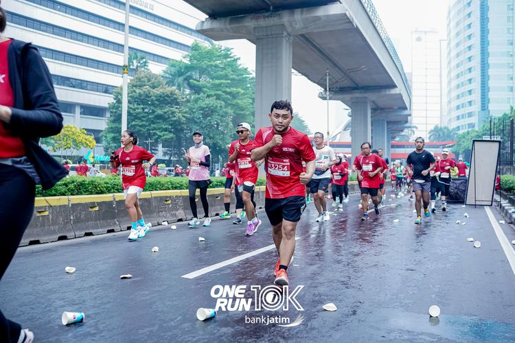 Race photo from ONE RUN 10 K