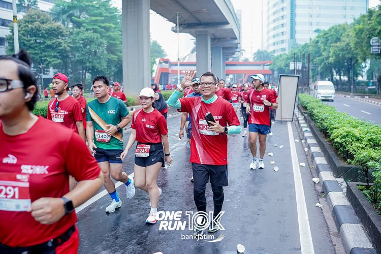Race photo from ONE RUN 10 K