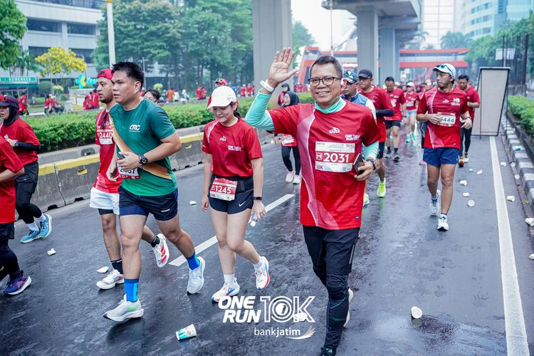 Race photo from ONE RUN 10 K