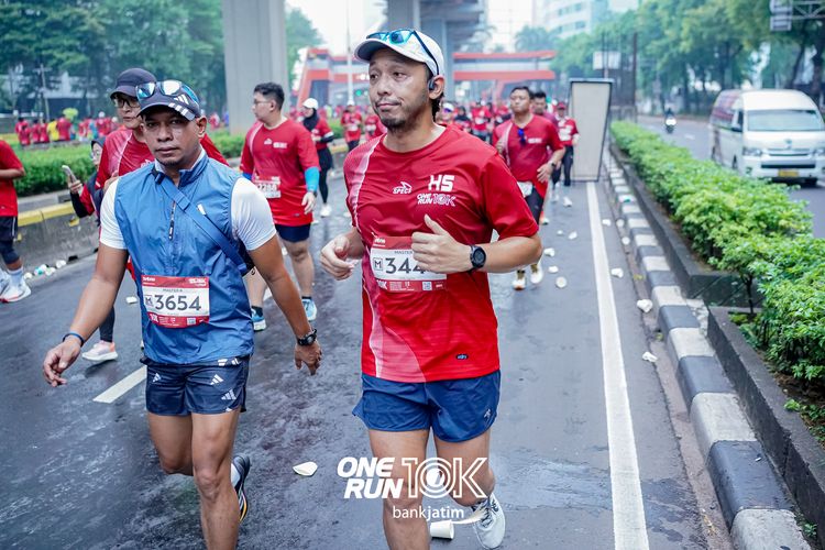 Race photo from ONE RUN 10 K