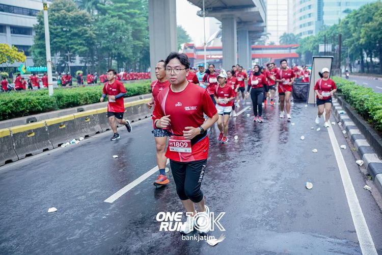 Race photo from ONE RUN 10 K