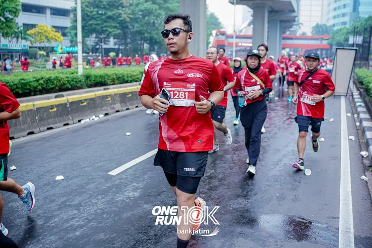 Race photo from ONE RUN 10 K